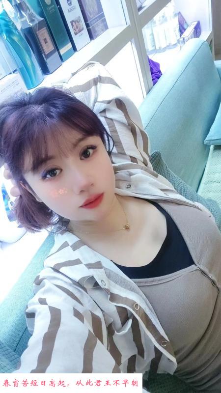 白云短发气质少妇波琴 第2张