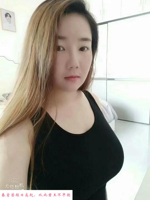 眼镜大胸妹 第2张