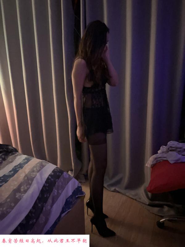 美女宠物美容师恩恩 第1张