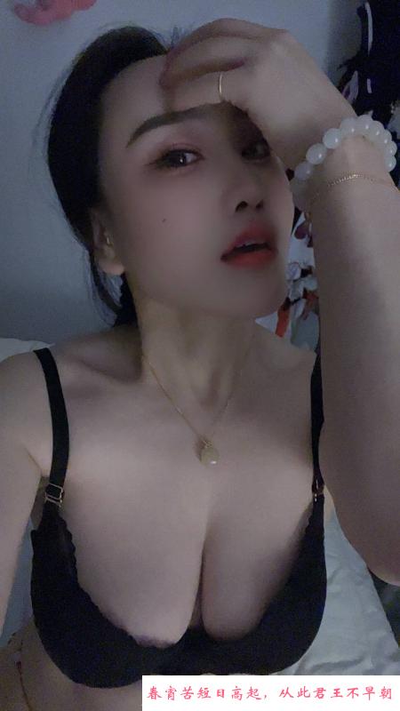 风骚制服少妇 第3张