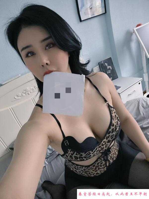 翘臀瘦腰的模特月亮 第2张