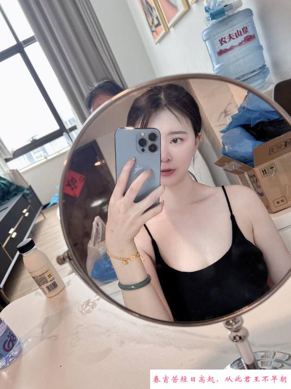 年轻性感嫩妹兔宝 第4张