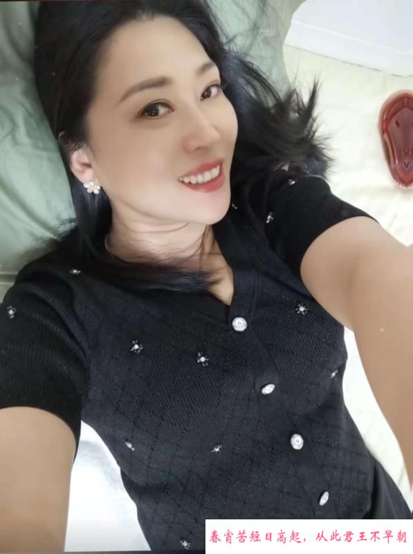 五官端正少妇 第1张