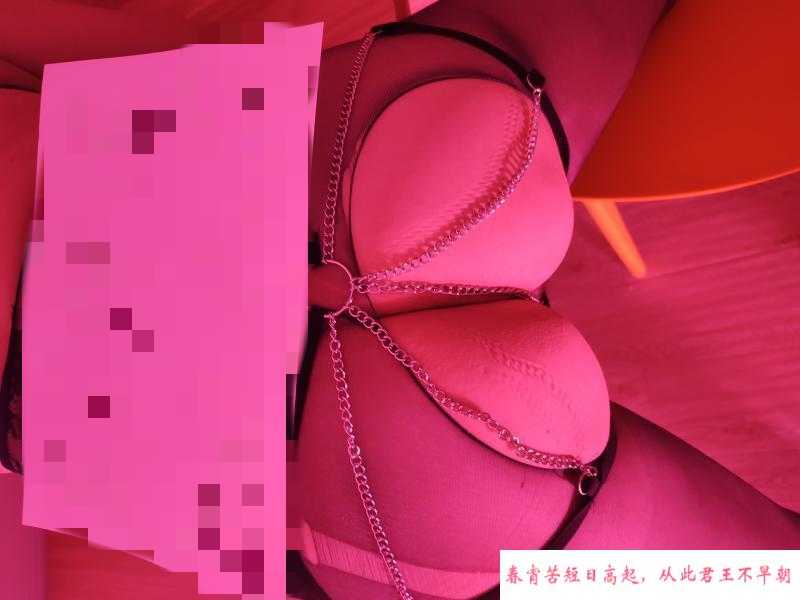 黑丝大长腿肥臀骚妇 第3张