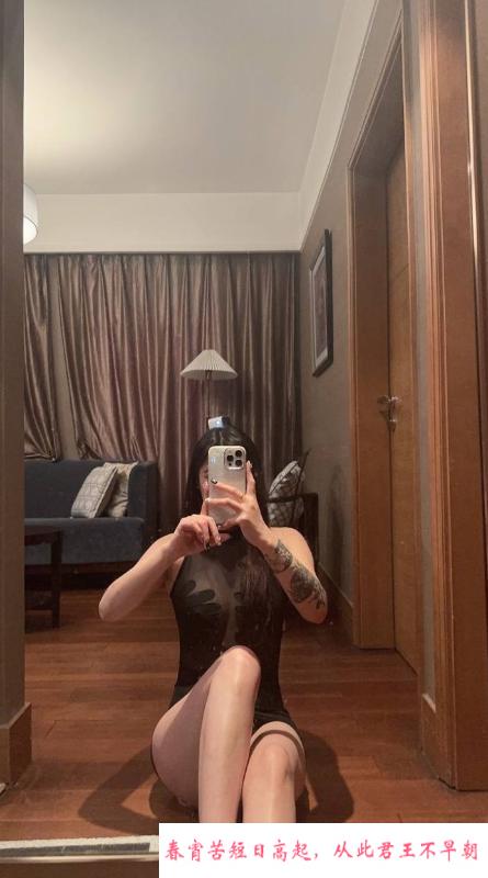 丝袜制服西西 第2张