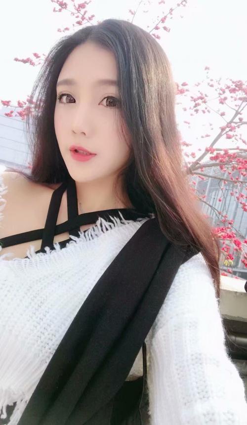 火辣年轻妹，胸大腰细巨能摇 第1张