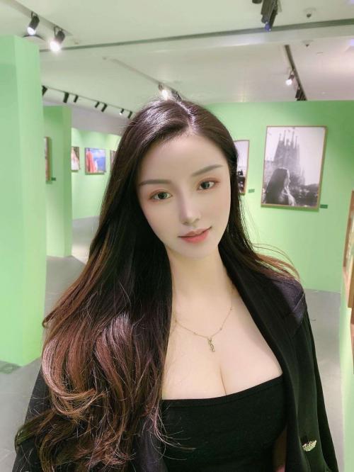 老师和我玩游戏,输了惩罚我舔她妹妹 第2张
