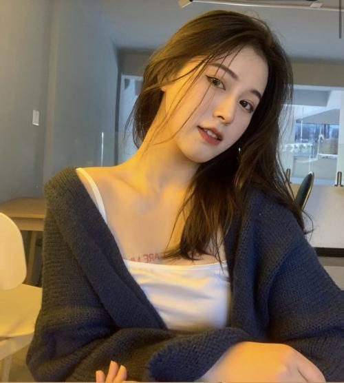 02年小萝莉168cm胸C声音嗲嗲清纯可爱人照无差短开 第3张