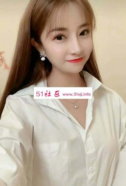 性感诱人肤白波大的妹子 第2张