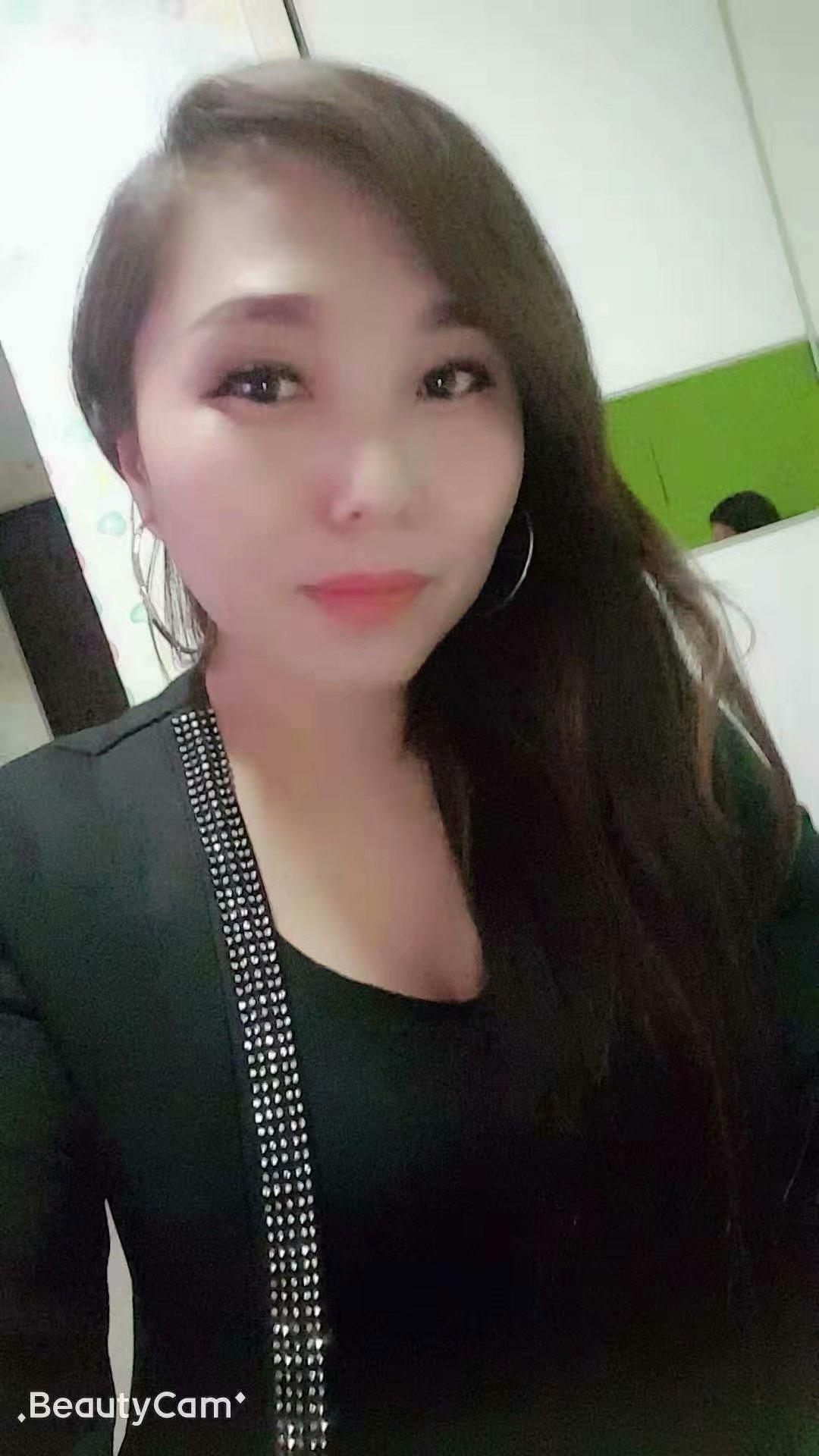 傍江街熟女 第1张