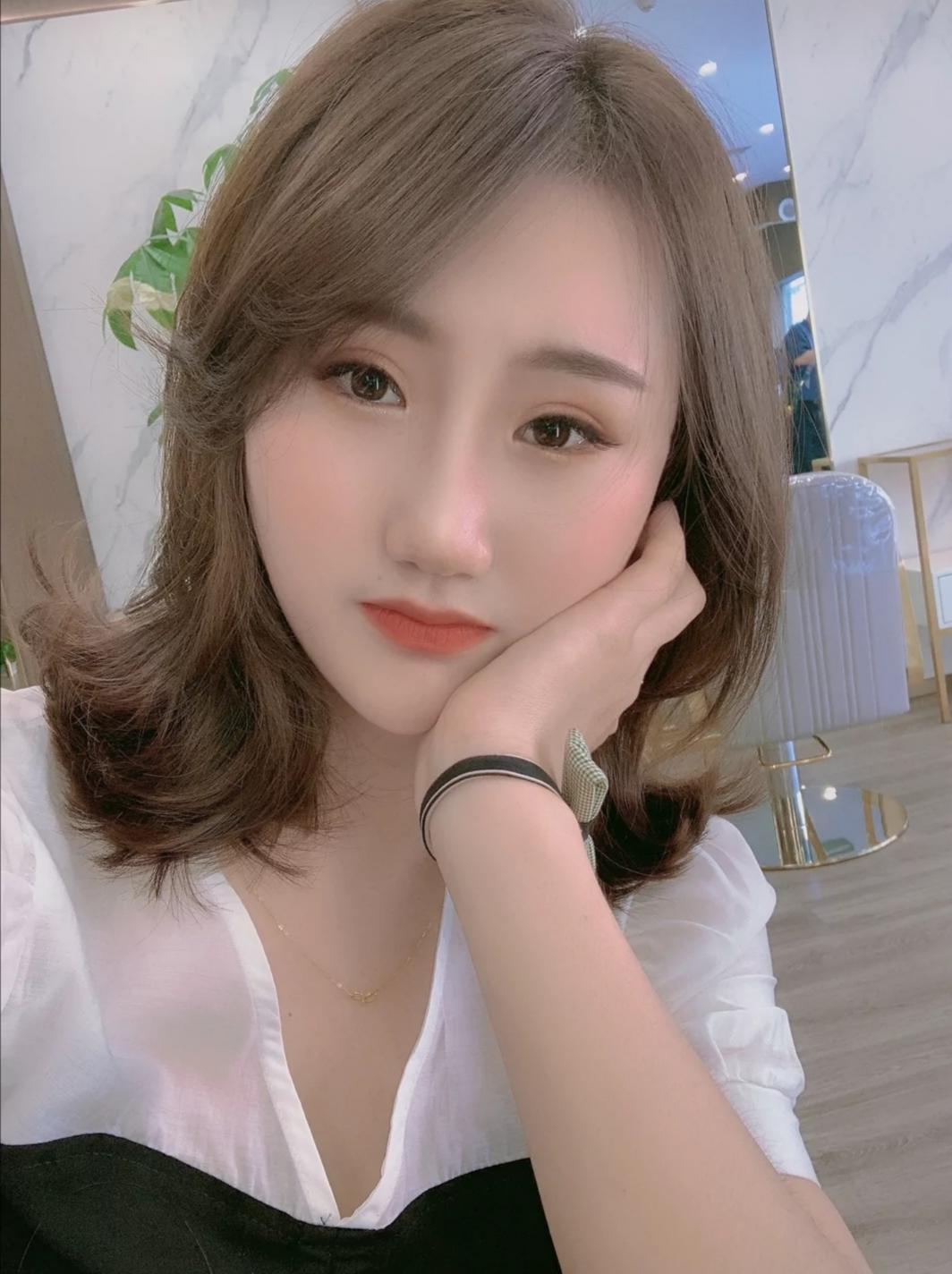 温柔体贴的大胸妹子,接吻调情样样行 第2张