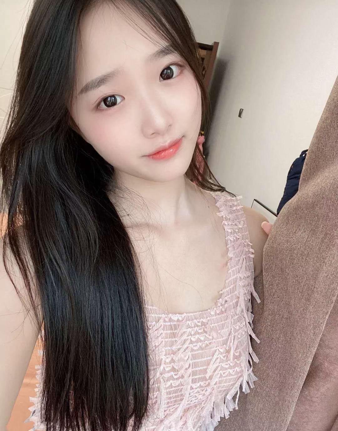 服务不行但是听话，颜值身材值 第2张