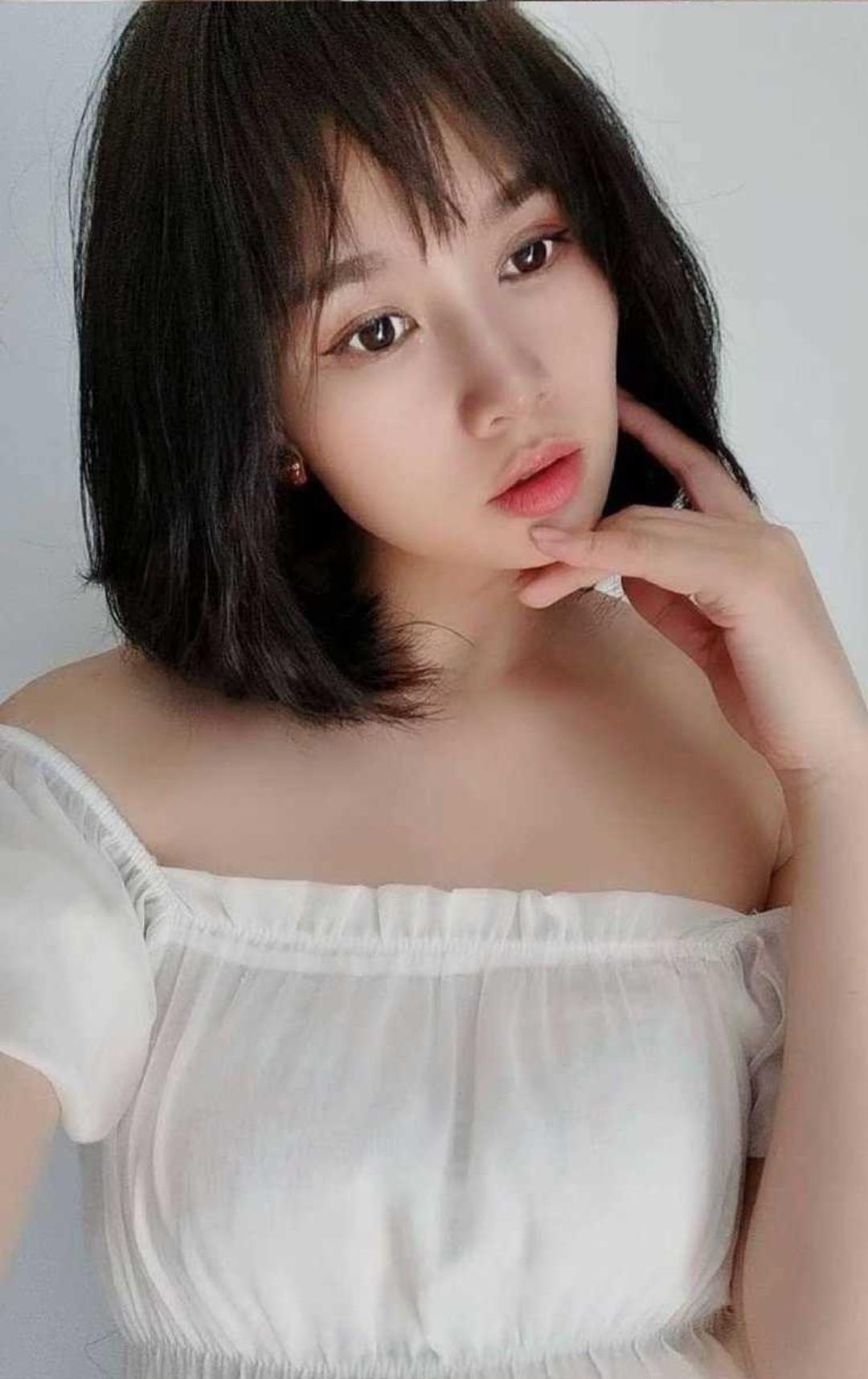 成都世豪广场附近，笑容甜美的妹子 第4张
