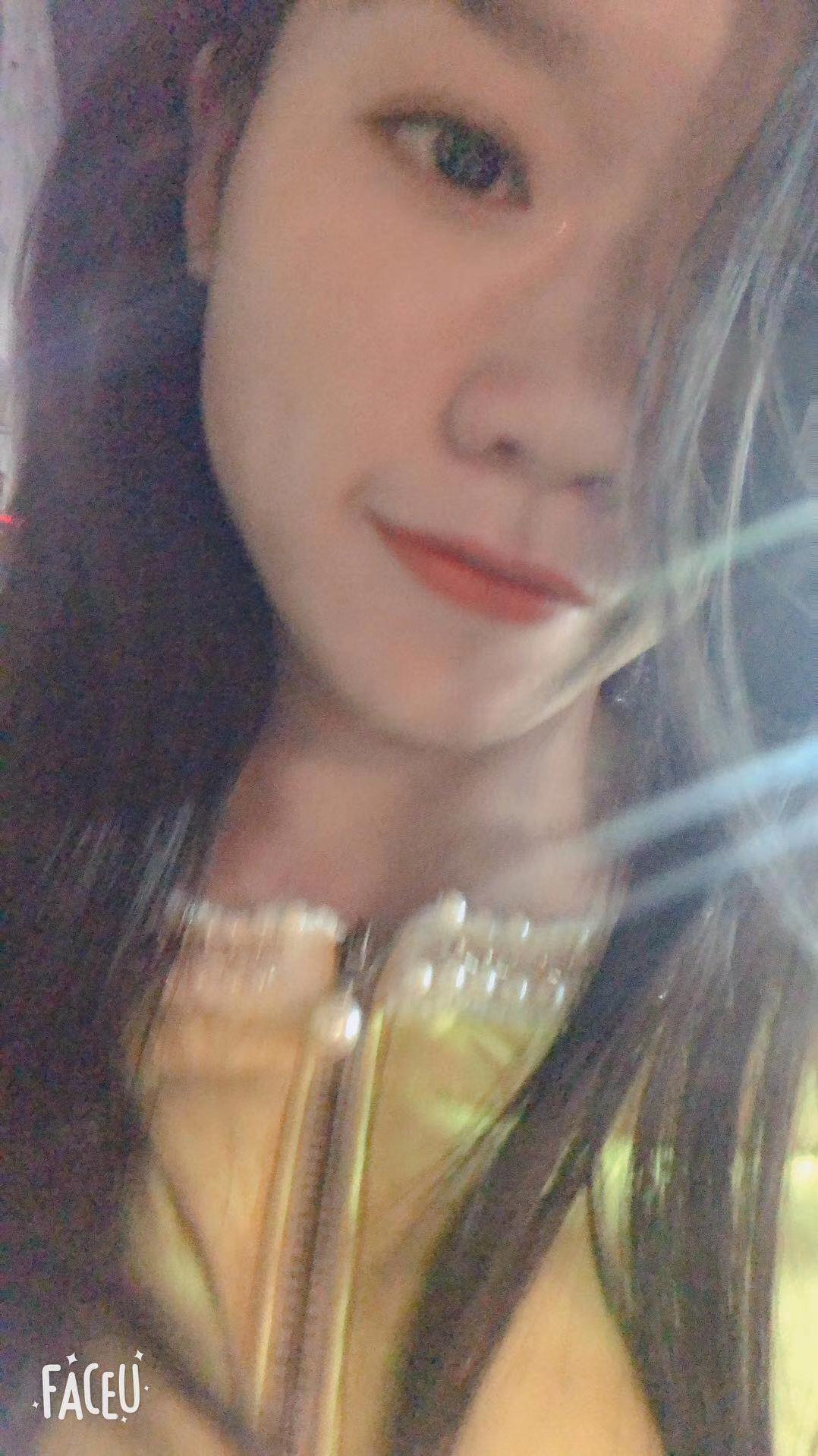 成都一个文殊院地铁站附近已经复工的妹子 第2张