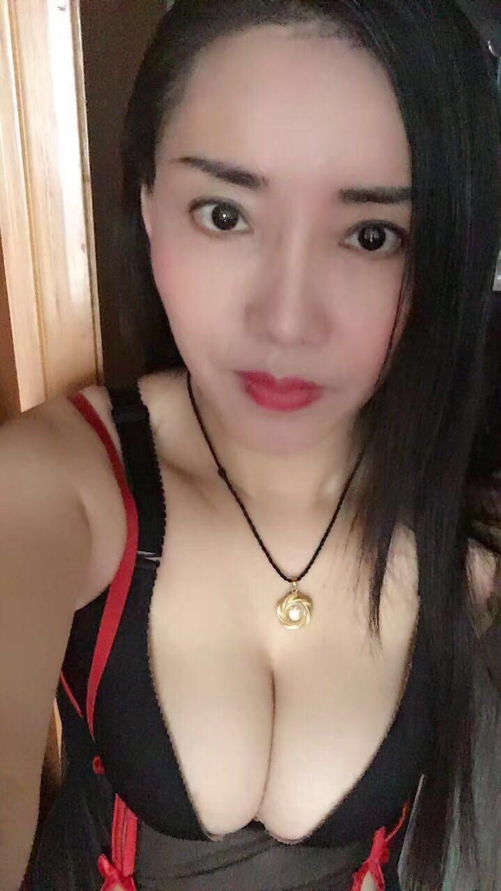 约个熟女还一波三折的，2个熟女都很骚 第8张