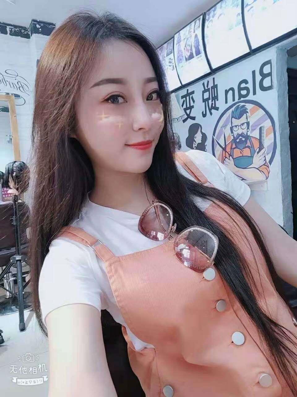 气质很好的兼职妹子 第3张