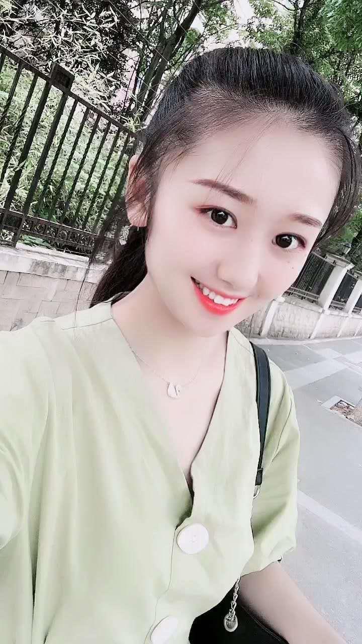 2020年9月2刚刚毕业的艺术学院的学生妹 第1张