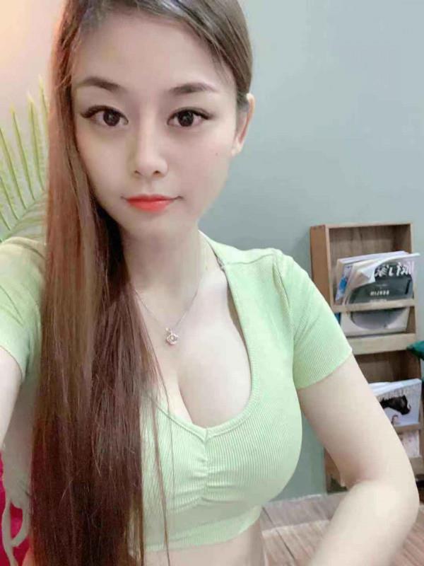 大熊服务系靓妹 第1张