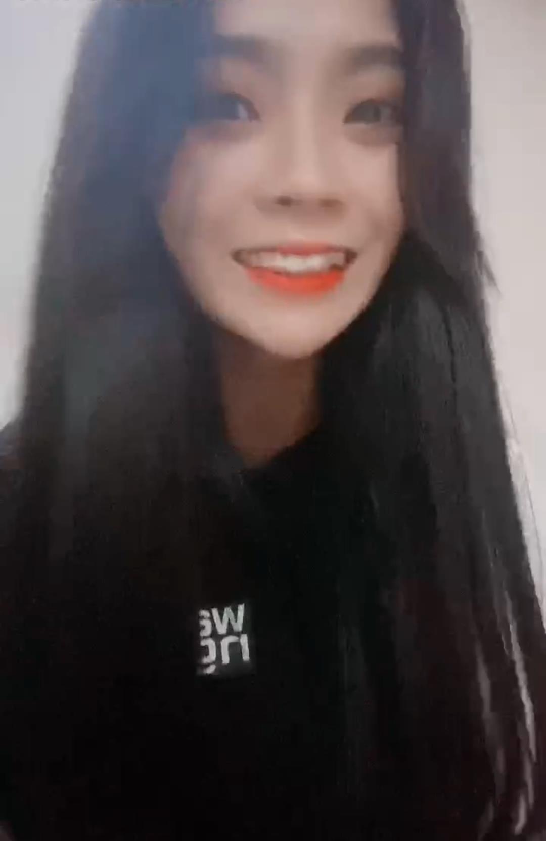 水超多的妹子 第1张