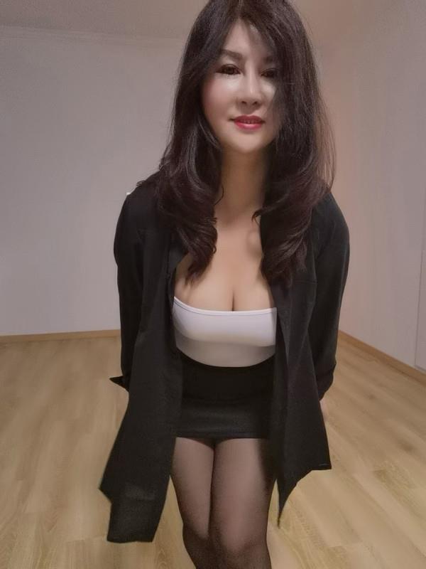 狂干丝袜熟女 第2张