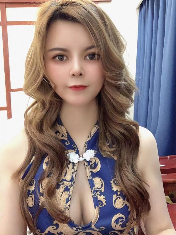 颜值中等的妹子 第1张