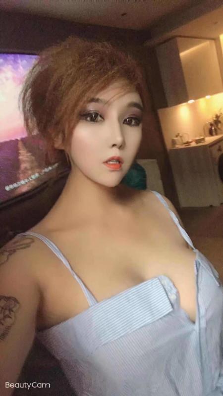 花臂大奶骚女 第1张