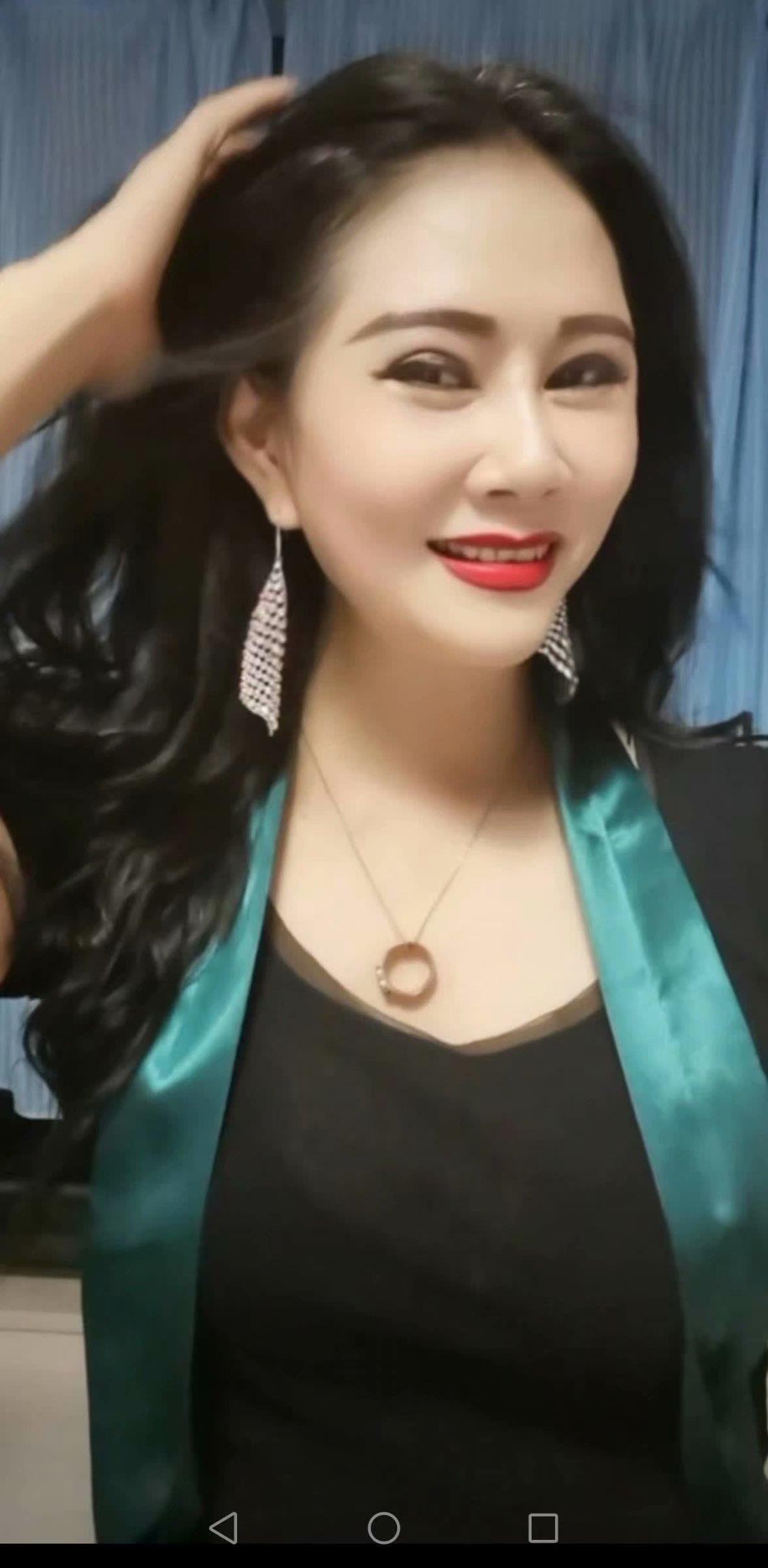 艳舞熟女 第2张