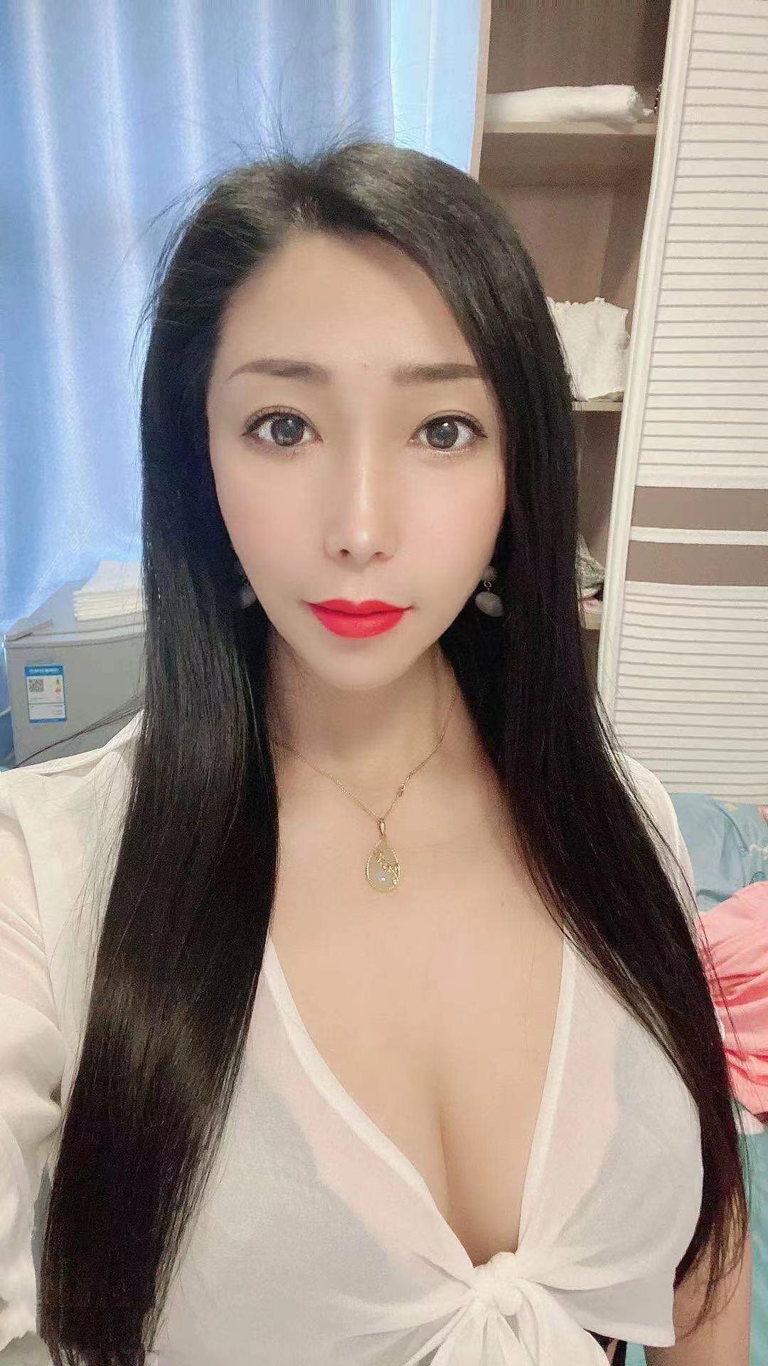 韵味大胸御姐冰冰 第2张
