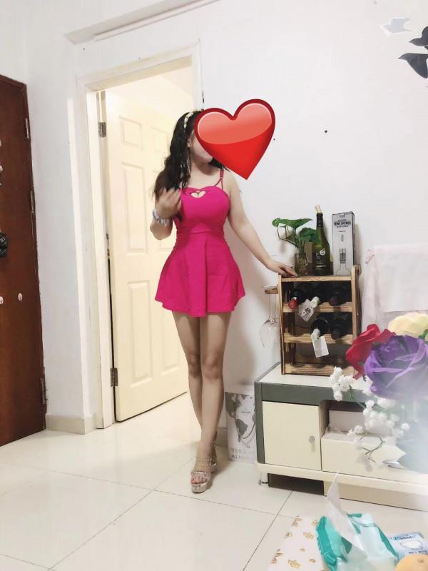 卖红酒的风骚少妇 第1张
