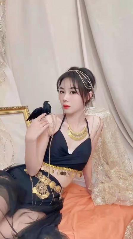 美容院上班的妹子 第1张