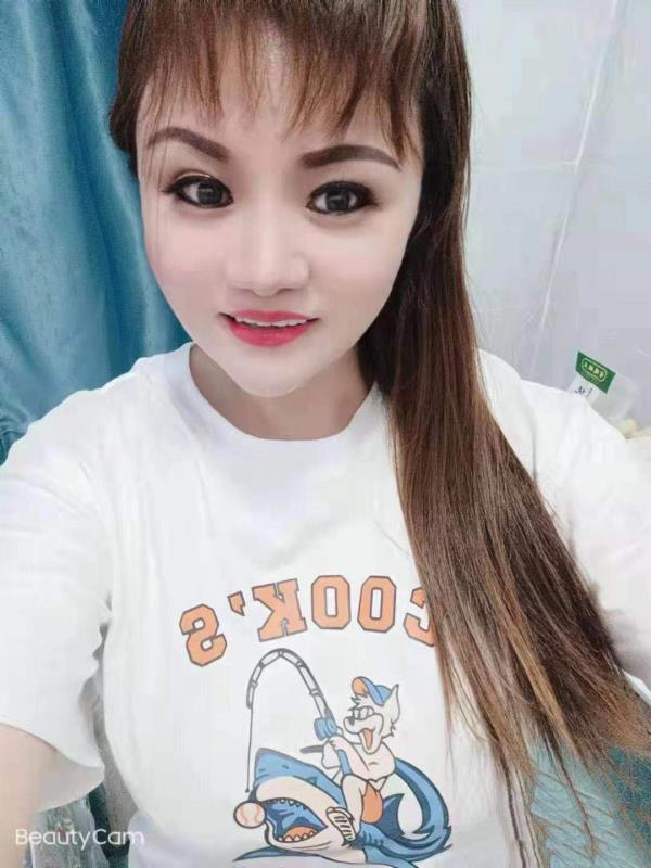 服务系大奶少妇 第1张