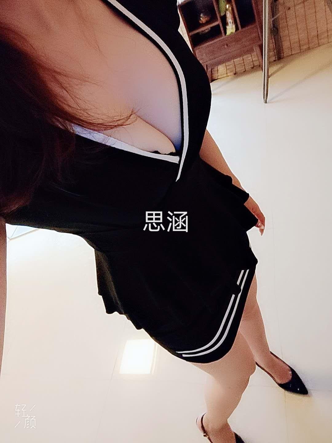 胸大臀大，有情人般感觉的少妇 第2张