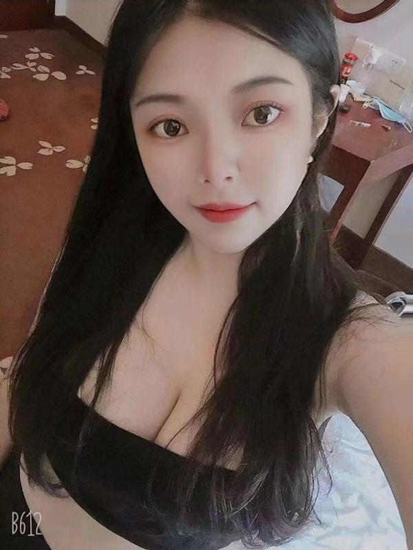 童颜巨乳吖吖 第2张