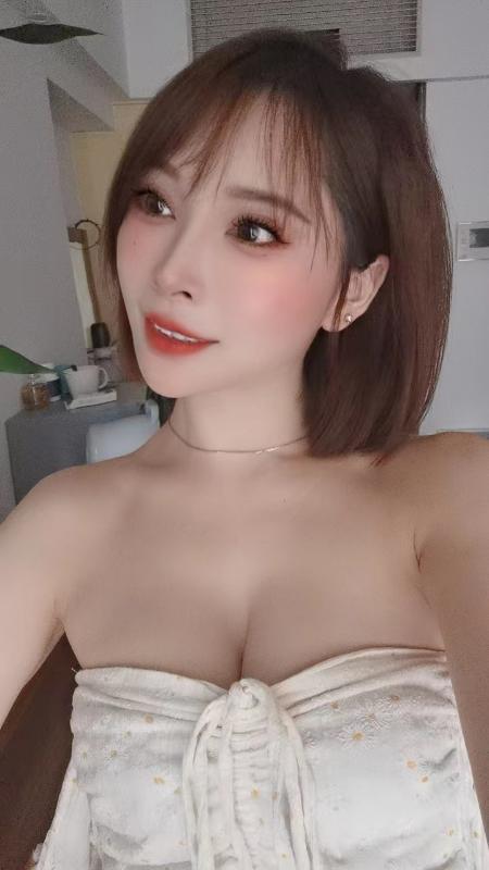 海珠短发大奶小骚女 第1张