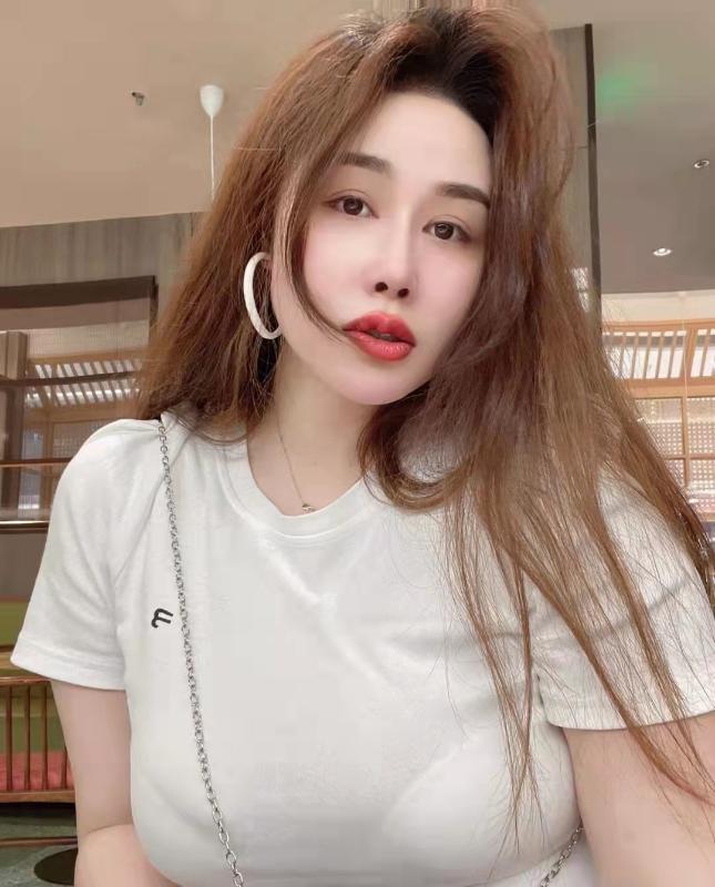 巨乳巨臀少妇 第2张