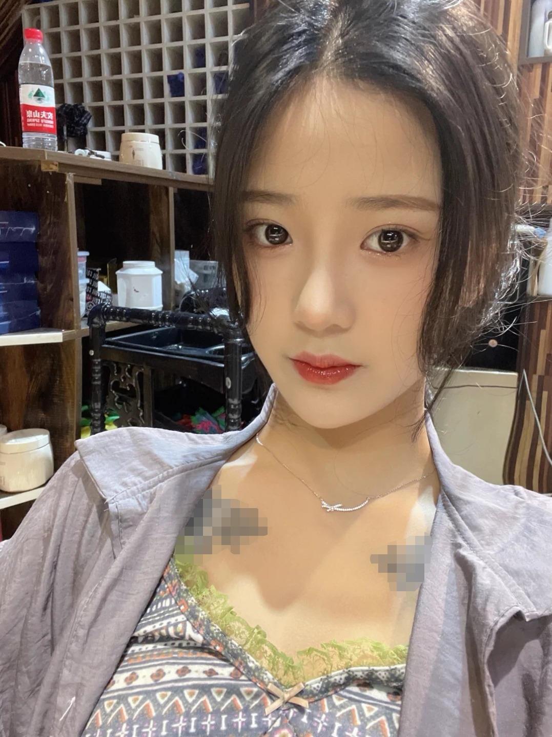 身材颜值都挺好的小姐姐 第1张