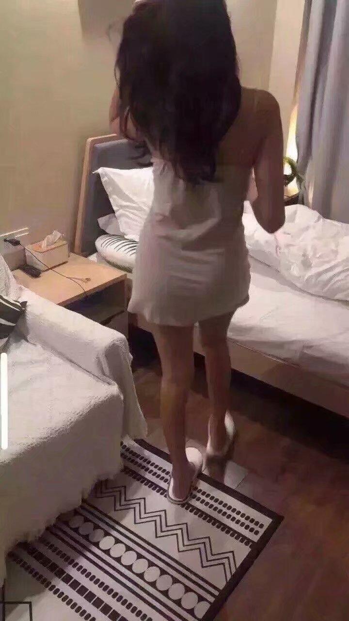 漂亮小姐姐、你的温柔乡 第3张