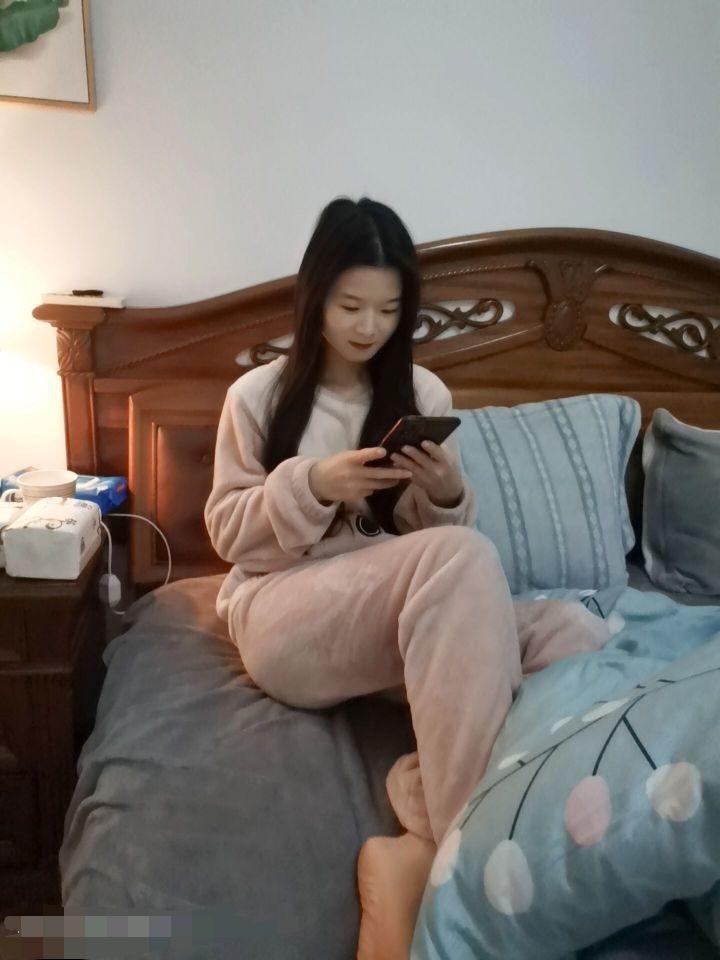 闵行小萝莉，偶尔尝尝00后的水嫩也是蛮爽的 第1张