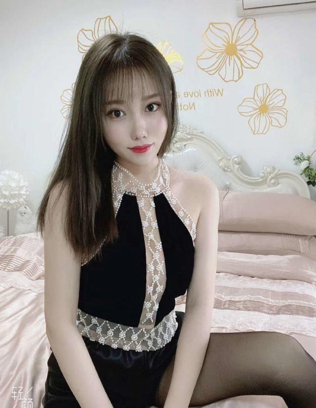 上周六约战的气质型妹子,身材很好,胸很软 第2张