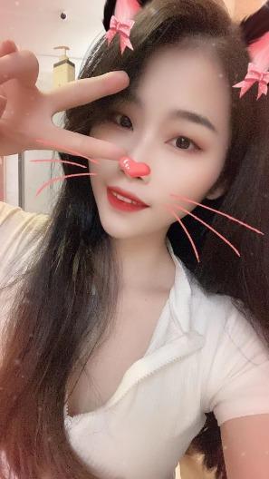 特别配合的小骚货,胸部傲人,还有点奶香 第3张