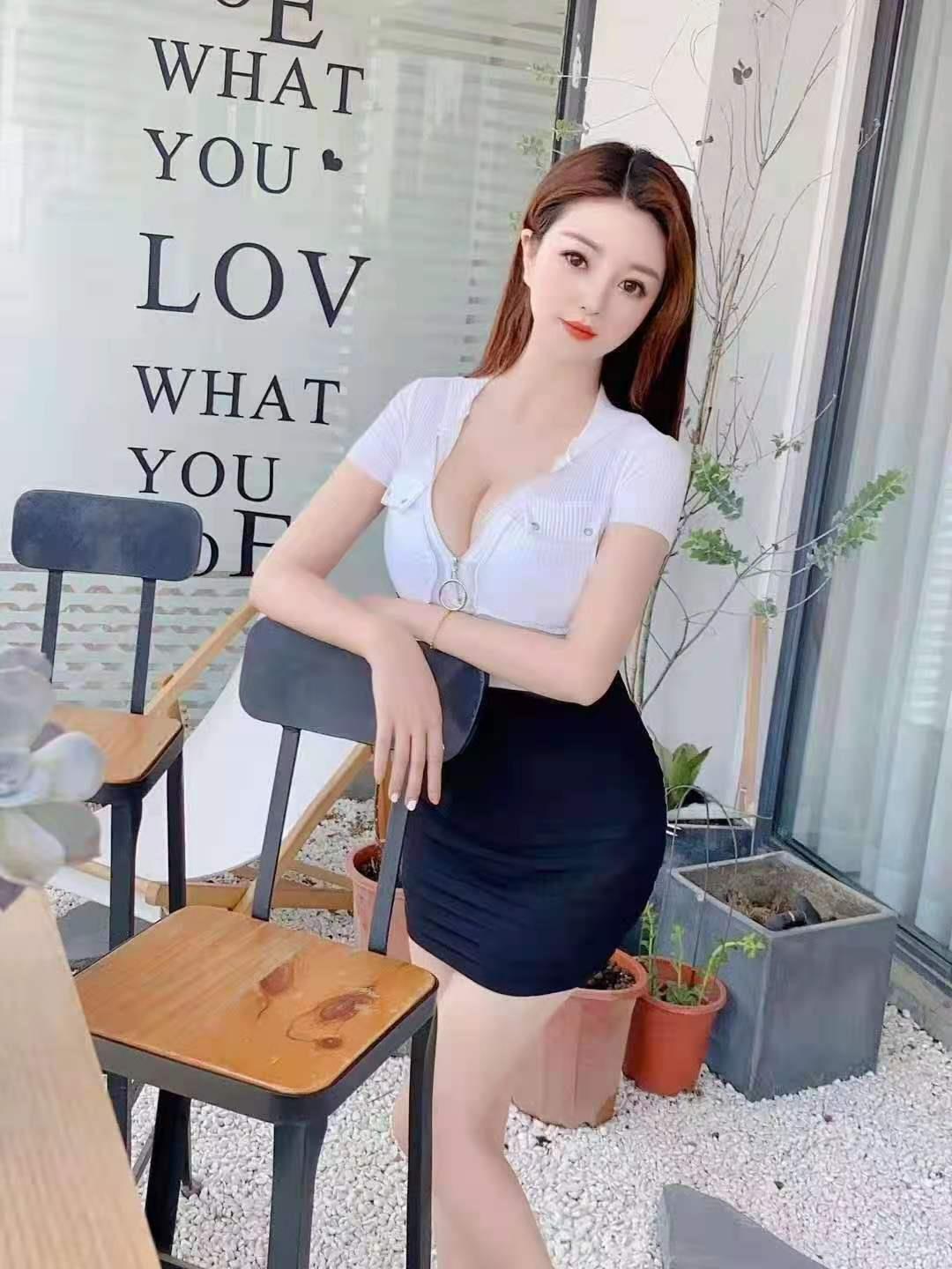 身材超级棒的妹子 第2张
