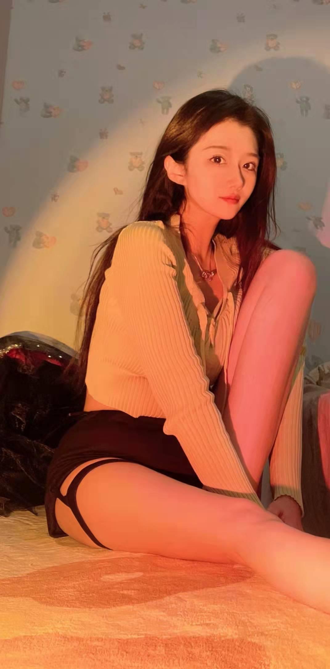 朝阳区烈焰红唇性感无敌，黑丝诱惑水多的一比 第2张