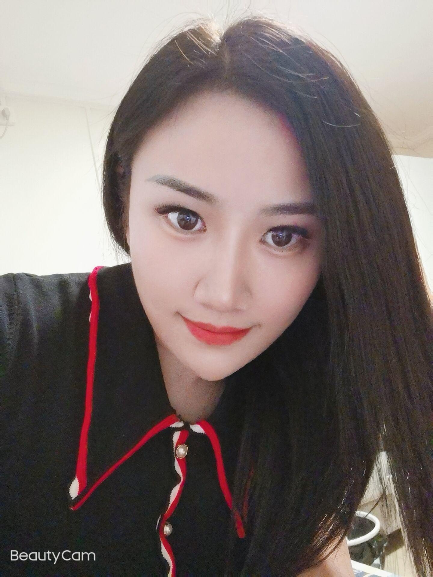 红唇大波性感御姐 第2张