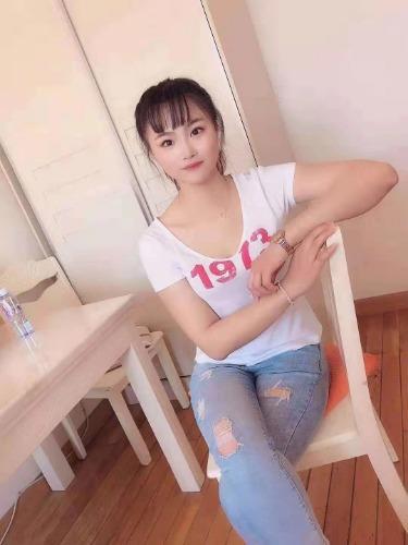 数码广场的小妹妹 第3张